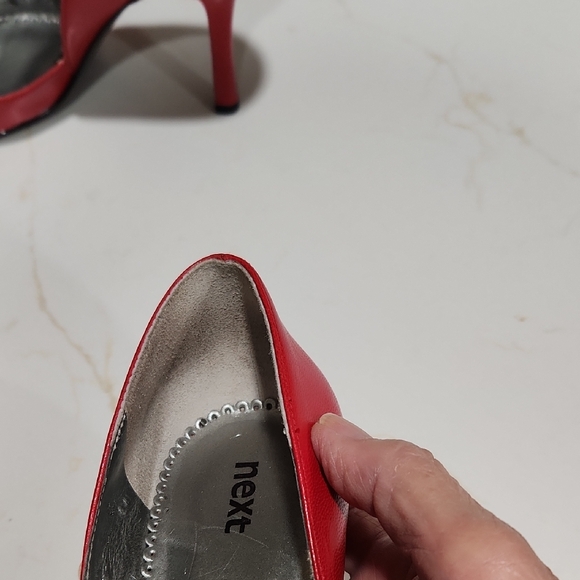 Vibrant Red Suede Heels with Stiletto Elegance - Picture 9 of 10